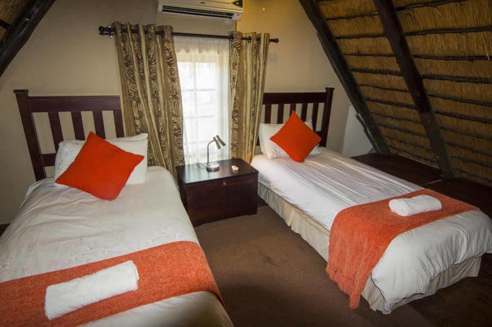 Aristo Manor Hotel Richards Bay Exterior photo